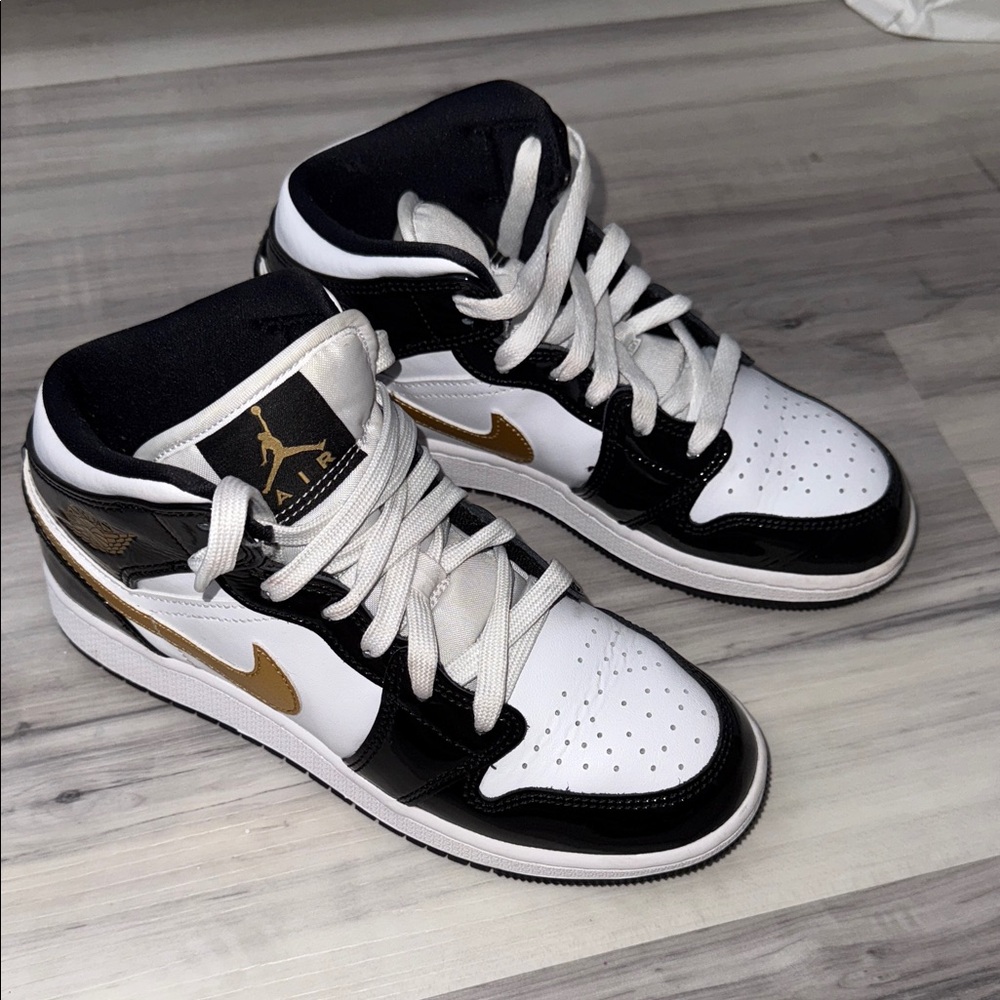 Jordan Women's Sneakers in Black, White, and Gold